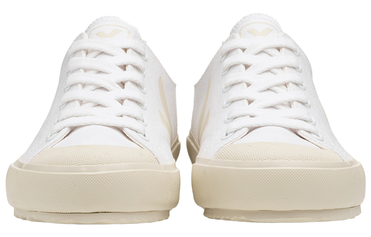 Lookbook VEJA Nova Canvas 'Putih Kelabu' NA011401