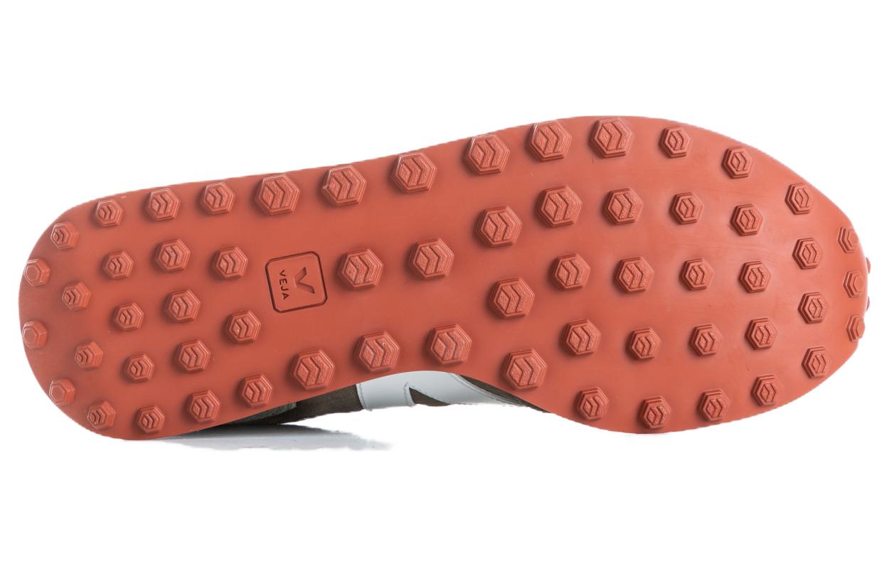 Shop VEJA 里约布朗科 '深绿色' RBM012516