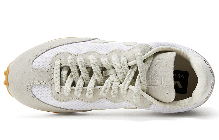 Shop VEJA Rio Branco Alveomesh ''Blanc Pierre Naturel'' RB012382