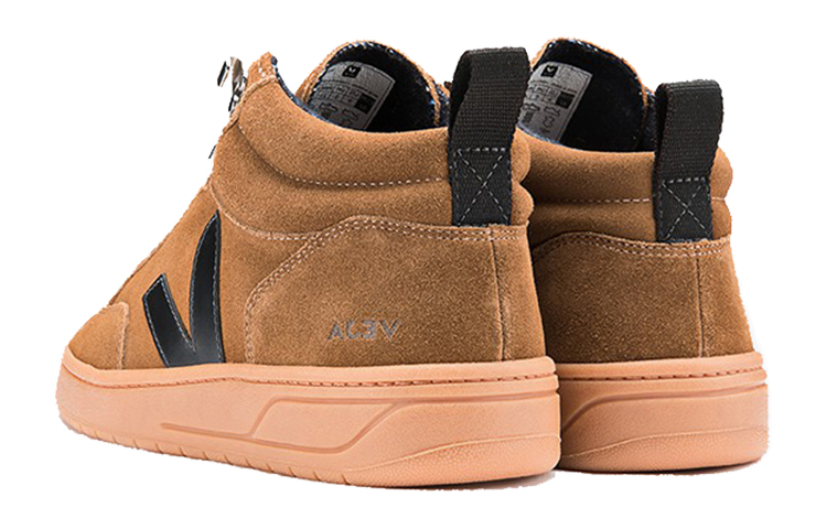 Lookbook VEJA Roraima Suede ''Marrone Nero Suola Naturale'' QR031642