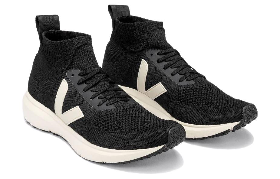 Lookbook VEJA Runner Mid V-Knit Rick Owens Zwart Pierre OT102458