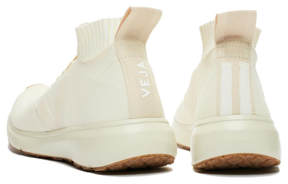 Shop VEJA Runner Mid V-Knit x Rick Owens 'Butter' dalam warna Krim. OT102454