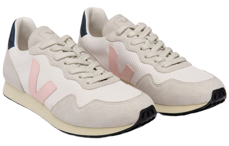 Lookbook VEJA Alveo 時尚運動休閒鞋 女款 灰粉