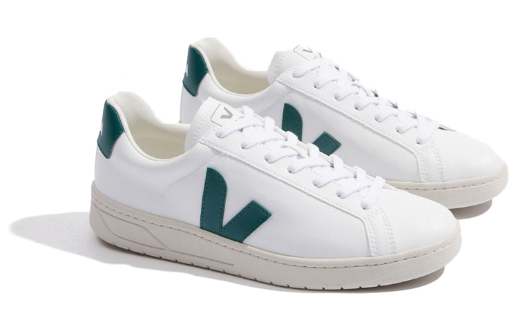 Shop VEJA Urca CWL '白不列塔尼' 运动鞋 UC0702796A