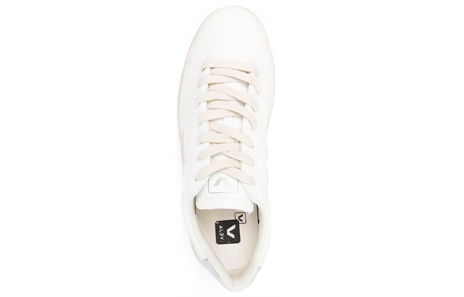 Shop VEJA Urca CWL ''Blanc Argent'' UC0703208