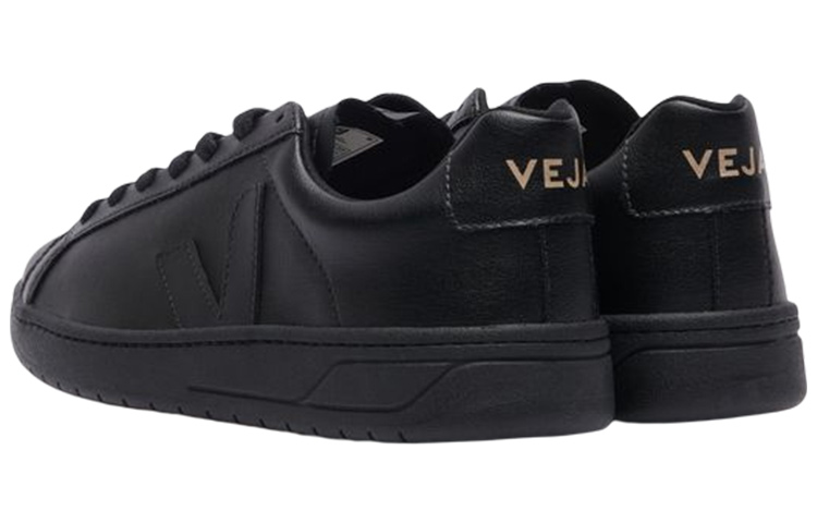 Shop VEJA Urca CWL Noir Intégral UC072597