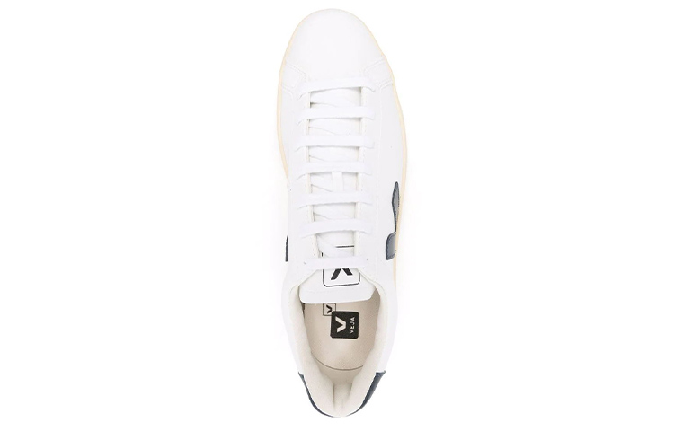 Shop VEJA Urca 防滑透氣 低筒時尚板鞋 白藍