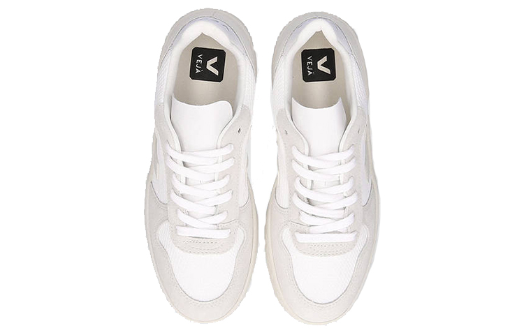 Shop VEJA V-10 休閒運動 時尚板鞋 女款 白色