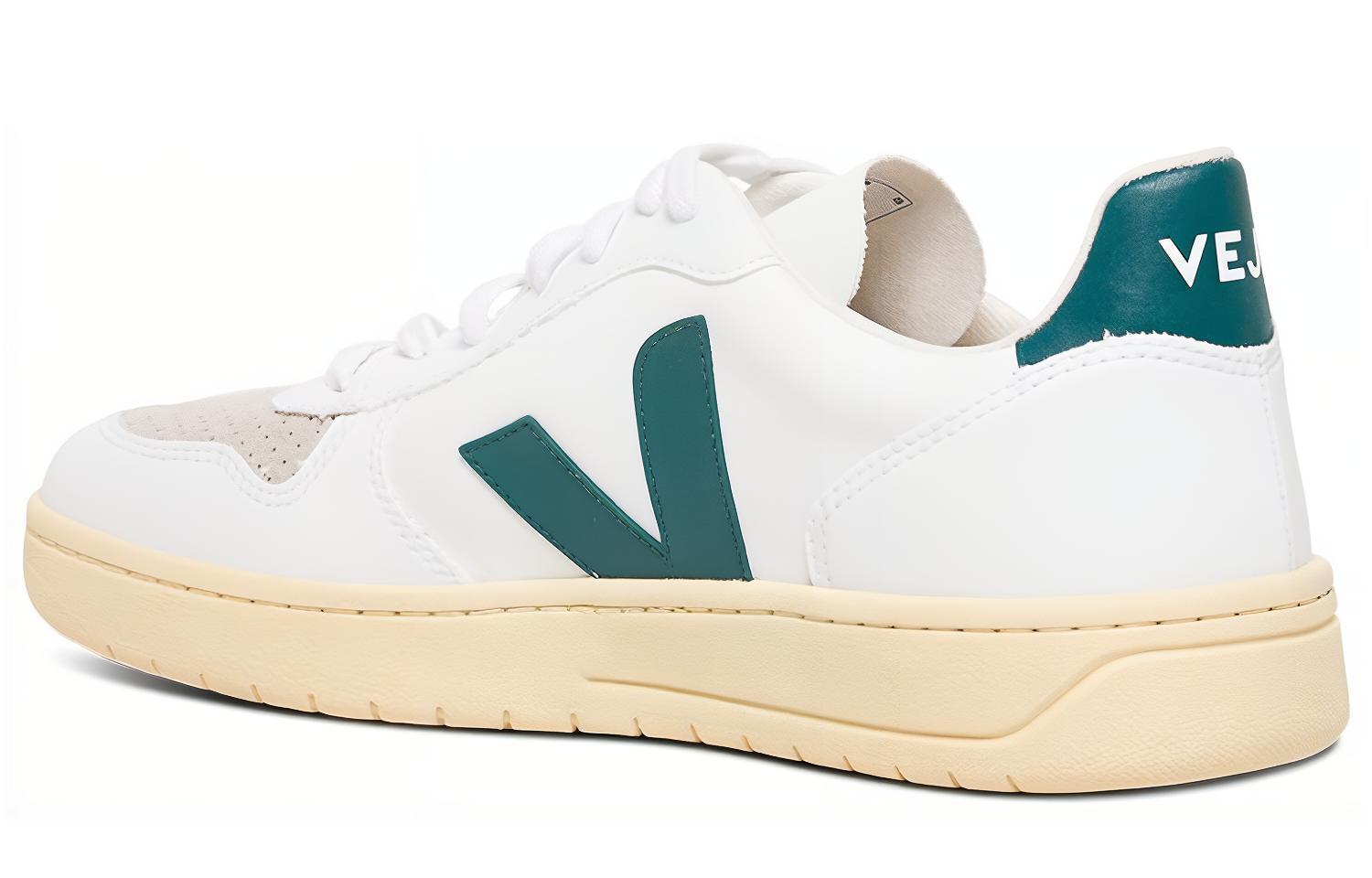 Lookbook VEJA V-10 CWL ''Wit Brittany'' VX0703143