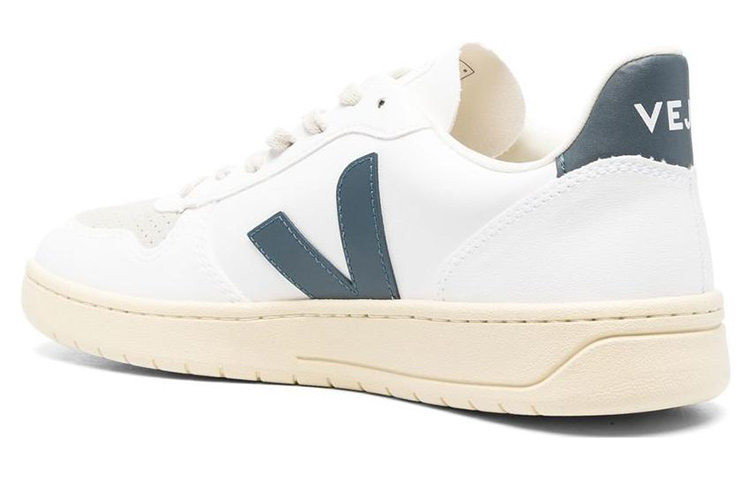 Shop VEJA V-10 CWL ''Blanc California'' VX0703272