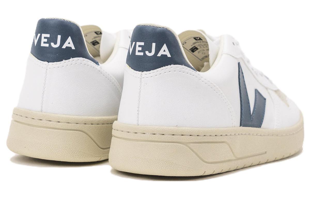 Shop VEJA 低幫時尚休閒板鞋 男款 白藍