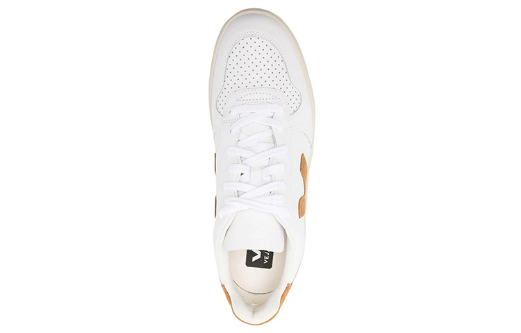 Shop VEJA V-10 Kulit 'Putih Unta' VX0202652