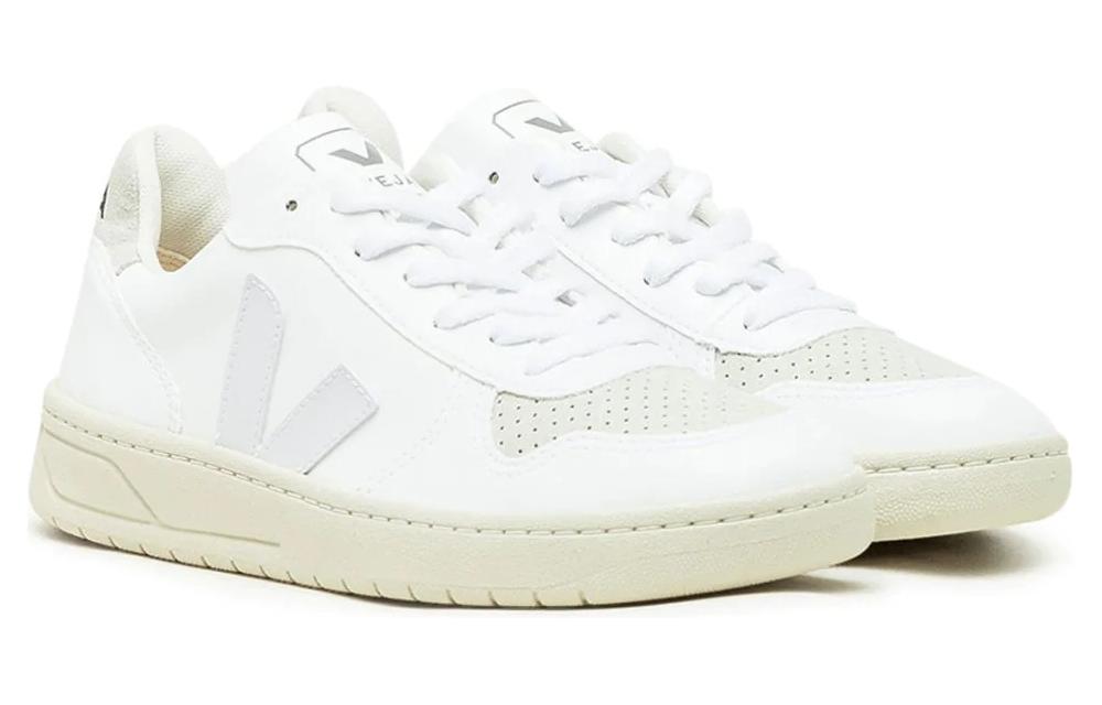 Shop 베자 V-10 화이트 천연 스니커즈 (Beija V-10 White Natural Sneakers) VX072530A