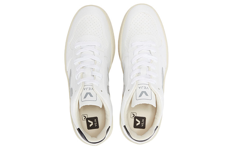 Lookbook VEJA V-10 Blanc ''Léger Respirant Rétro Mode Décontractée'' VX072527B