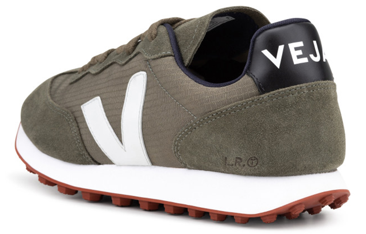 Lookbook VEJA V-12 ''Grünes Patchwork'' RB012516