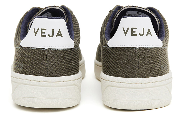 Lookbook VEJA V-12 'Verde Oliva' XD011665
