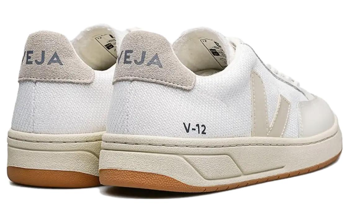 Shop VEJA V-12 網布 圓頭平底 低筒 帆布鞋 男女款 白色