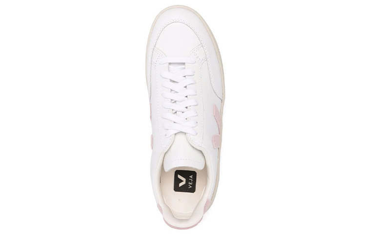 Shop VEJA V-12 白色皮鞋 'White Babe' XD0202476A