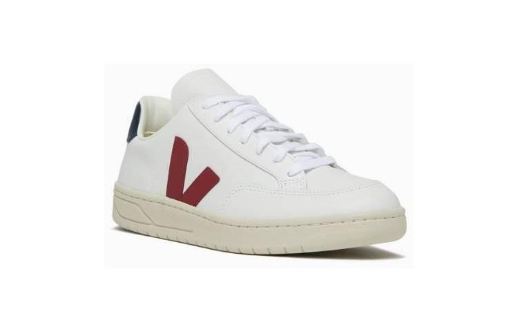 Lookbook VEJA V-12 Kulit 'Putih' Sneakers XD0201955NAUTICO