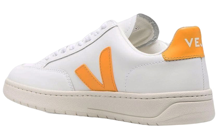 Lookbook VEJA V-12 レザー ホワイト/オーロ XD0202799A