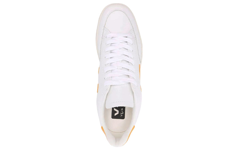 Shop VEJA V-12 レザー ホワイト/オーロ XD0202799A