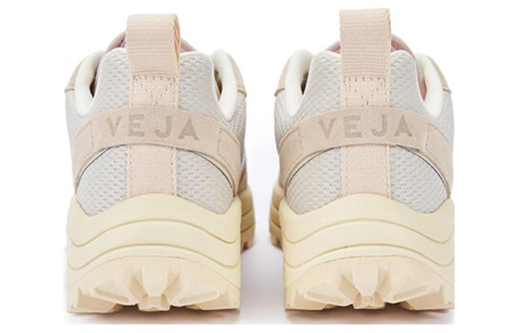 Shop VEJA Venturi麂皮系带运动鞋“自然白黄油” VT0103014