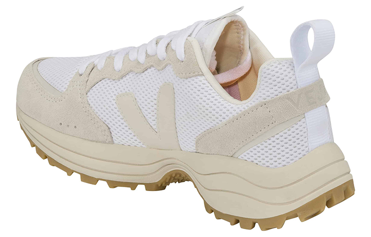 Shop VEJA 耐磨減震舒適 運動老爹鞋 男女款 白色