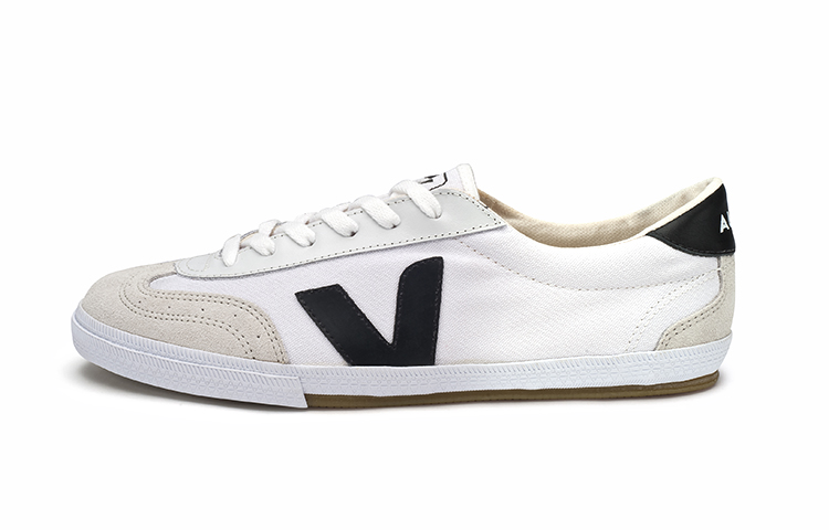 VEJA Volley Canvas 'Black V White Sole' VO1030