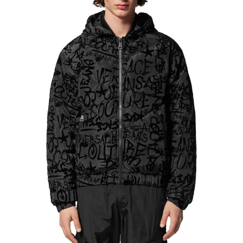 Shop VERSACE 黑色拼接徽標印花連帽拉鍊羽絨外套. E75GAUD02-ECQD74-E899