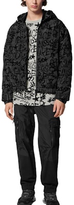 VERSACE 黑色拼接徽標印花連帽拉鍊羽絨外套. E75GAUD02-ECQD74-E899 Details for VERSACE 黑色拼接徽標印花連帽拉鍊羽絨外套. E75GAUD02-ECQD74-E899