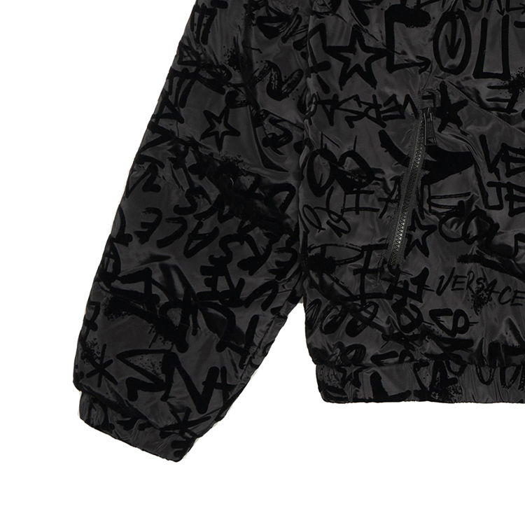 Cheap VERSACE 黑色拼接徽標印花連帽拉鍊羽絨外套. E75GAUD02-ECQD74-E899