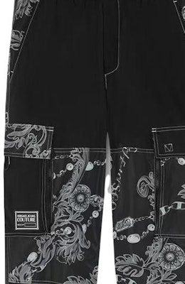 VERSACE Pantalones Cargo Sueltos Negros con Estampado Floral y Cremallera. E75GAAD11-ECQS70-E899 Sizing VERSACE Pantalones Cargo Sueltos Negros con Estampado Floral y Cremallera. E75GAAD11-ECQS70-E899