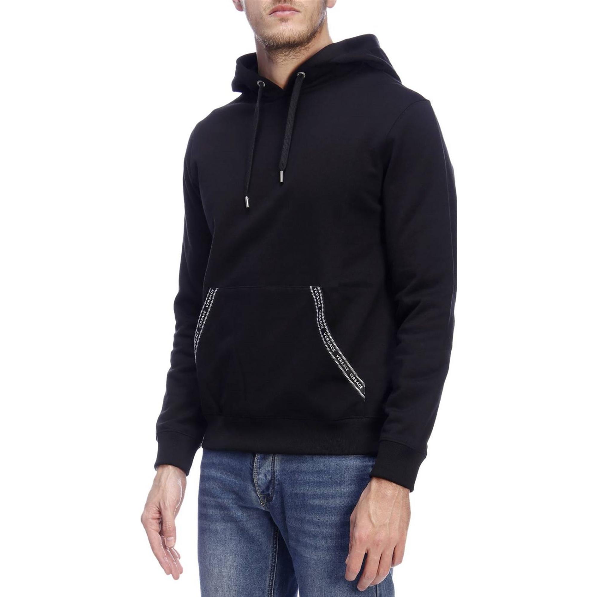 Purchase 베르사체 블랙 로고 레터 프린트 드로스트링 후드티. A81512S-A234889-A1008