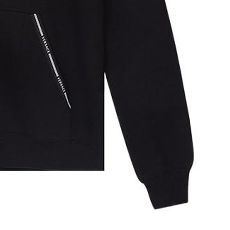 Cheap 베르사체 블랙 로고 레터 프린트 드로스트링 후드티. A81512S-A234889-A1008