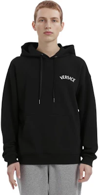 VERSACE Hoodie Hitam Logo Huruf - Lengan Panjang, Slim Fit. 1013979-1A09923-1B000 Shop VERSACE Hoodie Hitam Logo Huruf - Lengan Panjang, Slim Fit. 1013979-1A09923-1B000