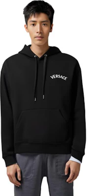 VERSACE Hoodie Hitam Logo Huruf - Lengan Panjang, Slim Fit. 1013979-1A09923-1B000 Purchase VERSACE Hoodie Hitam Logo Huruf - Lengan Panjang, Slim Fit. 1013979-1A09923-1B000