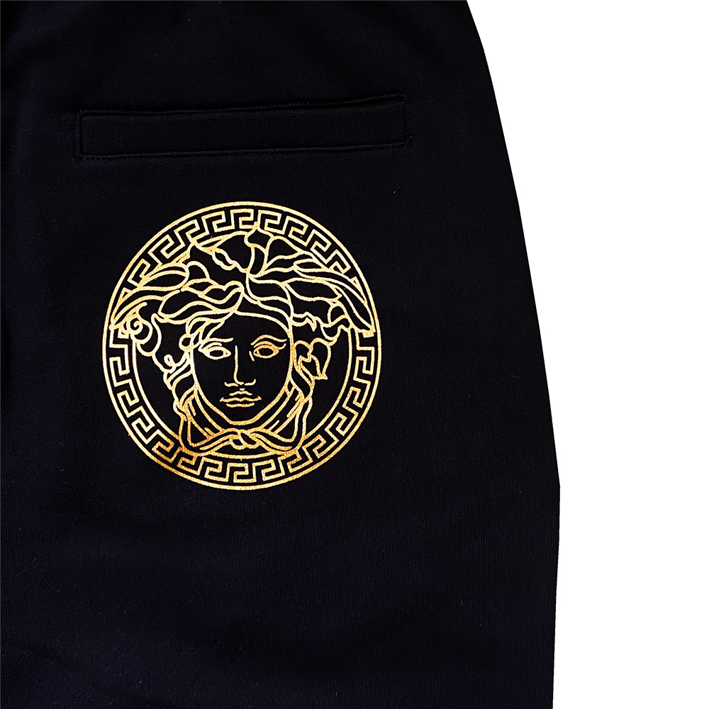Shop VERSACE 黑色徽标松紧腰徽章休闲裤 运动裤 A89515S-A234889-2B150