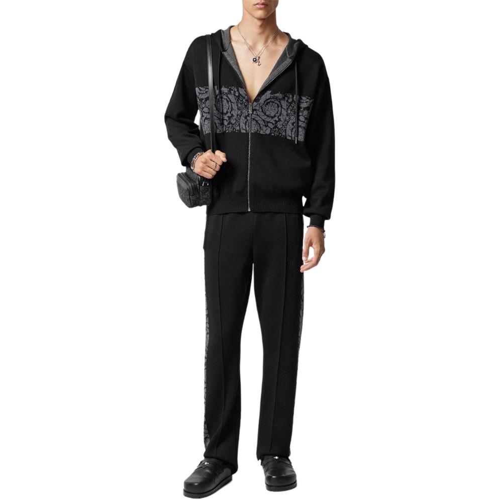 Lookbook VERSACE Hoodie Jacket Hitam Logo Bordir. 1013254-1A09454-1B000