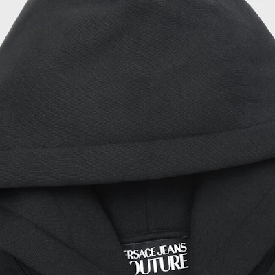 VERSACE Hoodie Hitam Cetakan Logo 73GAIP04-ECF01P-E899 Sizing VERSACE Hoodie Hitam Cetakan Logo 73GAIP04-ECF01P-E899