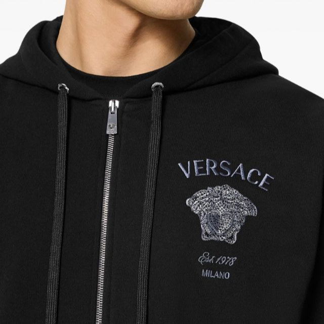 VERSACE  Black SS24 Embroidered Logo Hoodie with Zipper and Long Sleeves. 1013970-1A11494 圖 5