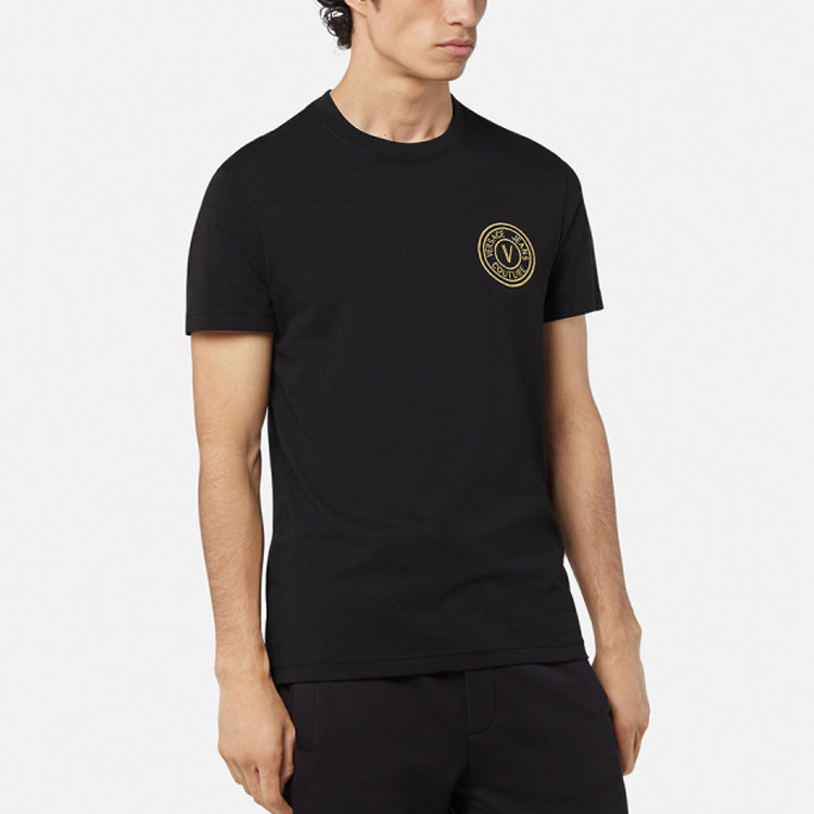 Shop VERSACE 黑色V Logo圓領短袖T恤 E72GAHT04-ECJ00T-EG89