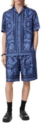 范思哲蓝色印花休闲短裤 时尚百搭 1002476-1A09783_5U960 Lookbook 范思哲蓝色印花休闲短裤 时尚百搭 1002476-1A09783_5U960