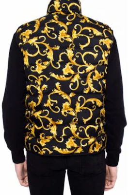 VERSACE Rompi Tanpa Lengan Full Print dengan Resleting - Hitam A80318-A226631-A008 Purchase VERSACE Rompi Tanpa Lengan Full Print dengan Resleting - Hitam A80318-A226631-A008