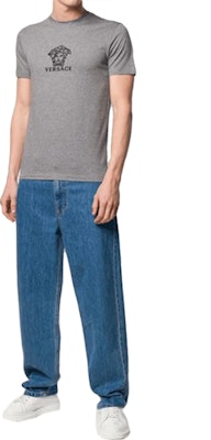 ヴェルサーチ グレー メデューサロゴ プリント クルーネック 半袖Tシャツ A82396-A224589-A904B Lookbook ヴェルサーチ グレー メデューサロゴ プリント クルーネック 半袖Tシャツ A82396-A224589-A904B