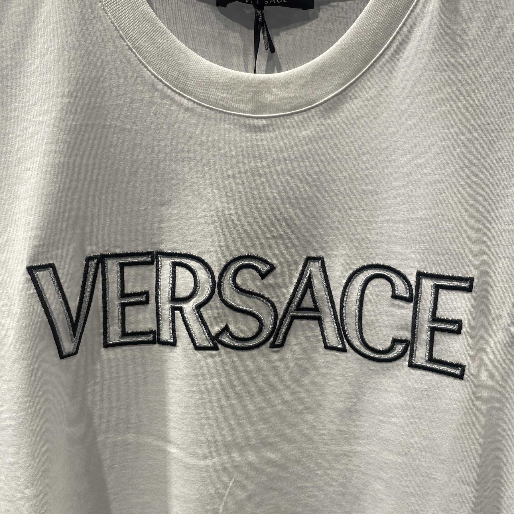 VERSACE  Logo Embroidered Crew Neck Short Sleeve T-Shirt White SS24 1011860-1A10755-2W020 圖 5