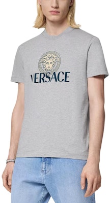 Camiseta de cuello redondo con estampado del logo de Versace en gris. 1014226-1A10088-1E090 Purchase Camiseta de cuello redondo con estampado del logo de Versace en gris. 1014226-1A10088-1E090