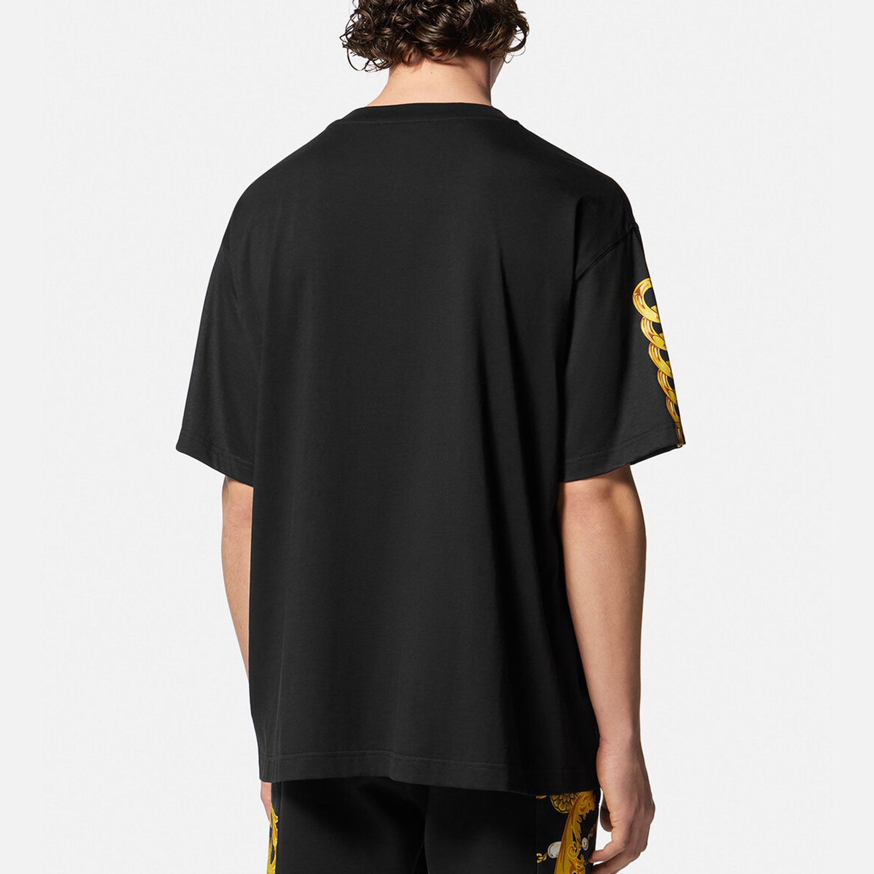 Purchase 베르사체 로고 프린트 크루넥 반팔 티셔츠 - 블랙 E75GAHF01-ECJ00F-EG89