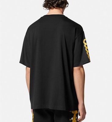 베르사체 로고 프린트 크루넥 반팔 티셔츠 - 블랙 E75GAHF01-ECJ00F-EG89 Purchase 베르사체 로고 프린트 크루넥 반팔 티셔츠 - 블랙 E75GAHF01-ECJ00F-EG89