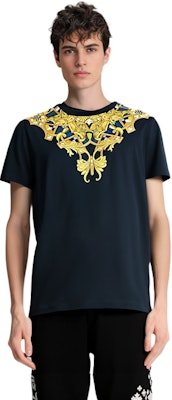 ヴェルサーチ ネイビーブルー ロゴプリント クルーネックTシャツ V800683-VJ00236-V7023 Shop ヴェルサーチ ネイビーブルー ロゴプリント クルーネックTシャツ V800683-VJ00236-V7023