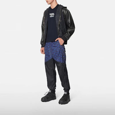 VERSACE 深藍色標誌印花圖案短袖T恤 1001806-1A01452-1U610 Lookbook VERSACE 深藍色標誌印花圖案短袖T恤 1001806-1A01452-1U610